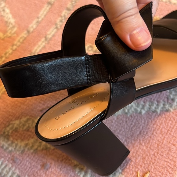 Bandolino size 8 black leather heels - Picture 5 of 7